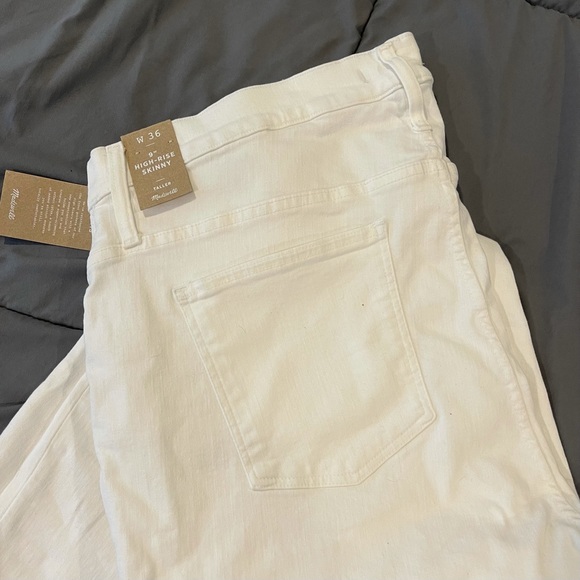 NWT! Taller 9" Mid-Rise Skinny Jeans - 36 taller - Picture 2 of 5